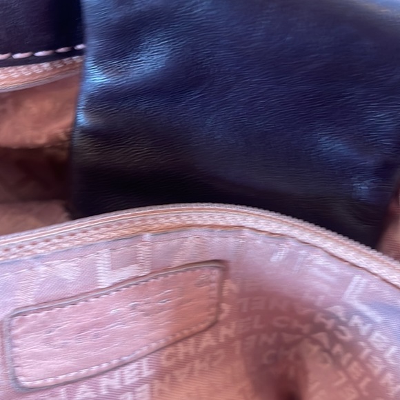 Chanel authentic vintage plum colored leather shoulder bag - Picture 13 of 16